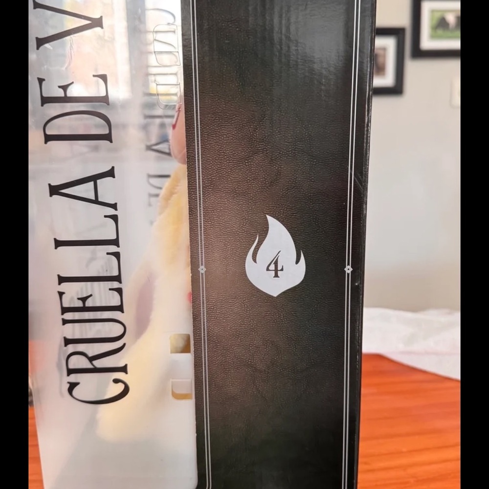 Disney Villain Collection Cruella De Vil 13” Plushy Limited Edition New/Box $35 - Picture 5 of 12